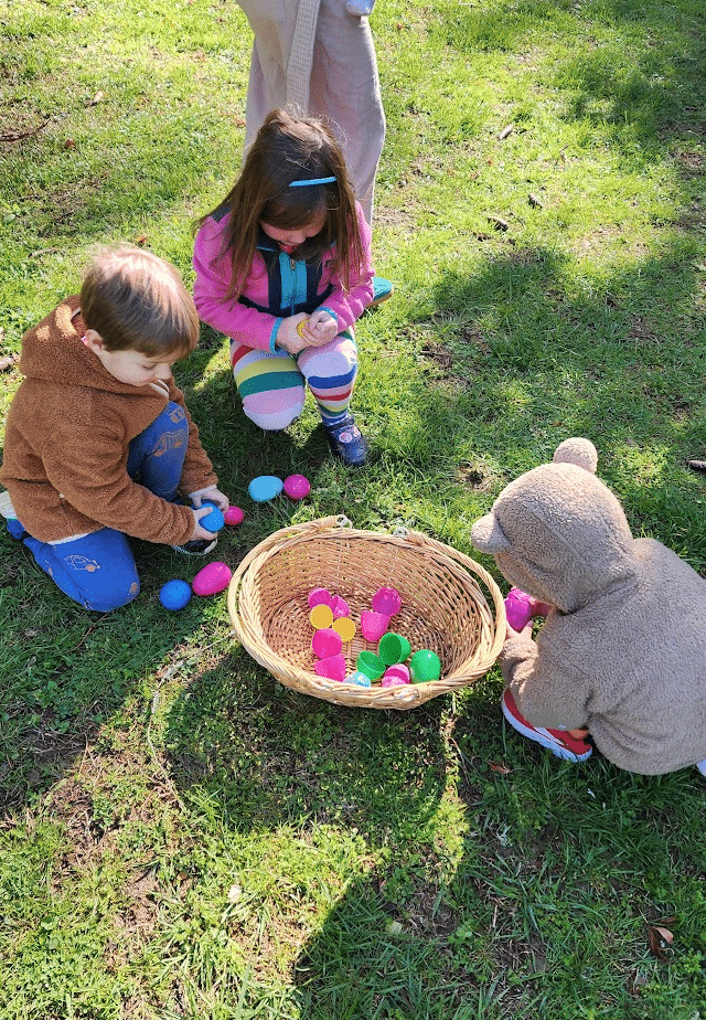 Easter Egg Hunt (3 kids and basket)